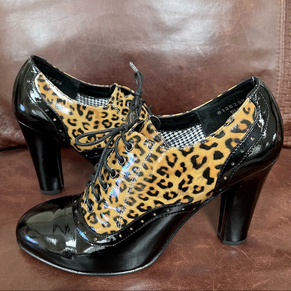 Ros Hommerson Red Collection Patent Leather Leopard Print Lace Up Oxford Pumps